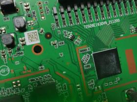 两台E2633对比电流异响问题